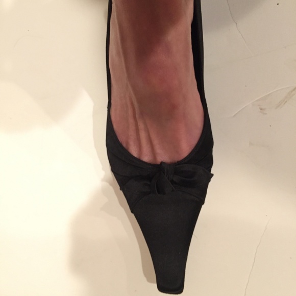 Kenneth Cole Black Satin 7.5 tapered toe, low heel - Picture 4 of 8